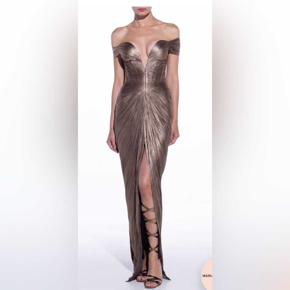 Maria Lucia Hohan A Tia in carbon Off-Shoulder Gown - Picture 9 of 17